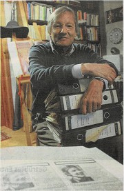 Seit 40 Jahren AZ-Kolumnist: Hans-Helmut Decker-Voigt. Seine Texte aus all den Jahren füllen Aktenordner, foto nre